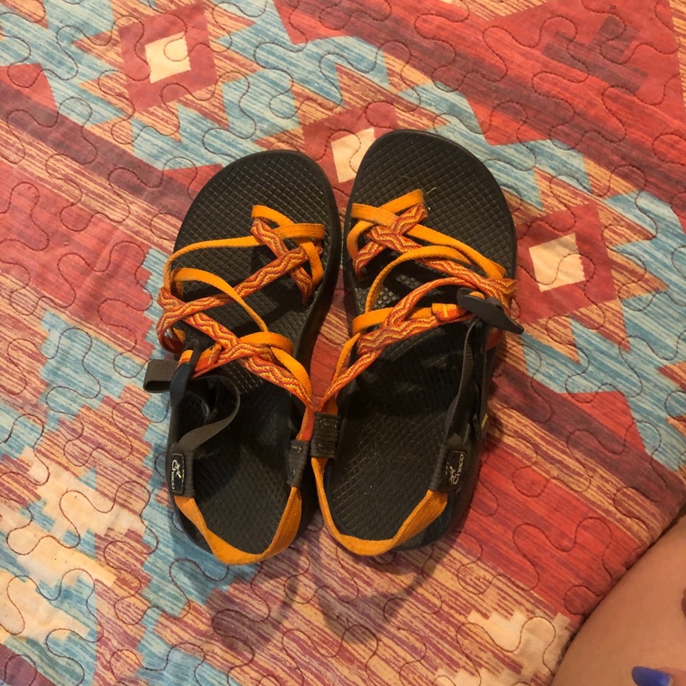 Women’s sz 7 orange chacos